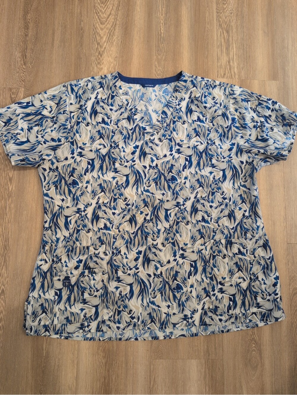 Carhartt Force Scrub Top 2X Women White Blue Watercolor Horses V-Neck EUC